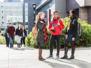 Du hoc sinh Canada được giở bỏ hạn chế giờ làm